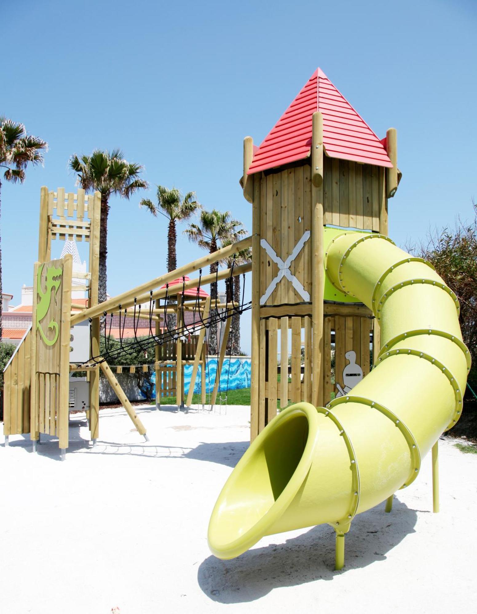Praia D'El Rey Marriott Golf & Beach Resort Praia del Rei Exterior foto Playground in the resort