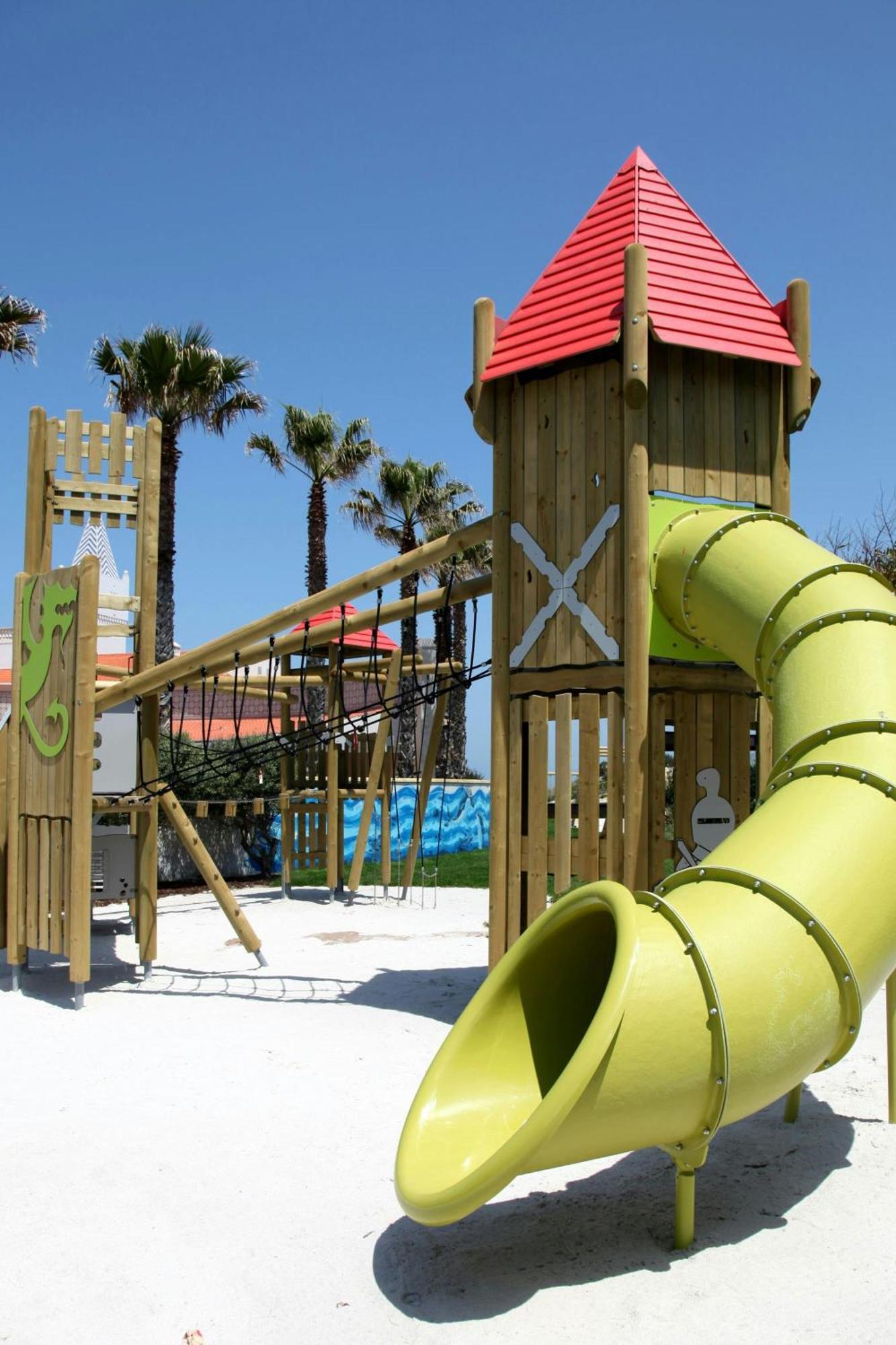 Praia D'El Rey Marriott Golf & Beach Resort Praia del Rei Exterior foto Playground in Spain